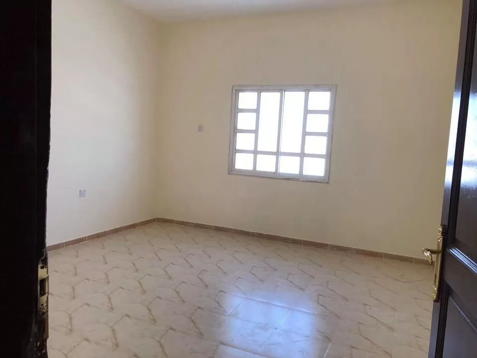 Residential Ready Property 1 Bedroom U/F Apartment  for rent in Mushaireb , Doha-Qatar #13041 - 1  image 