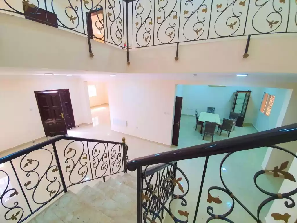 yerleşim Hazır Mülk 6 Yatak Odası U/F Site İçinde Villa  kiralık içinde Al Sadd , Doha #13054 - 1  image 