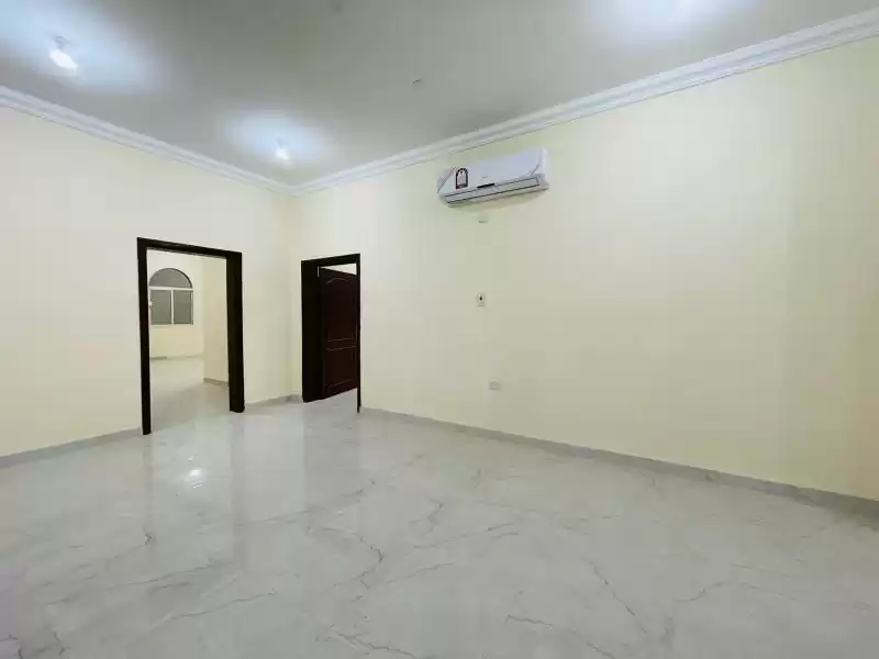 Wohn Klaar eigendom 2 Schlafzimmer U/F Wohnung  zu vermieten in Al Sadd , Doha #13058 - 1  image 