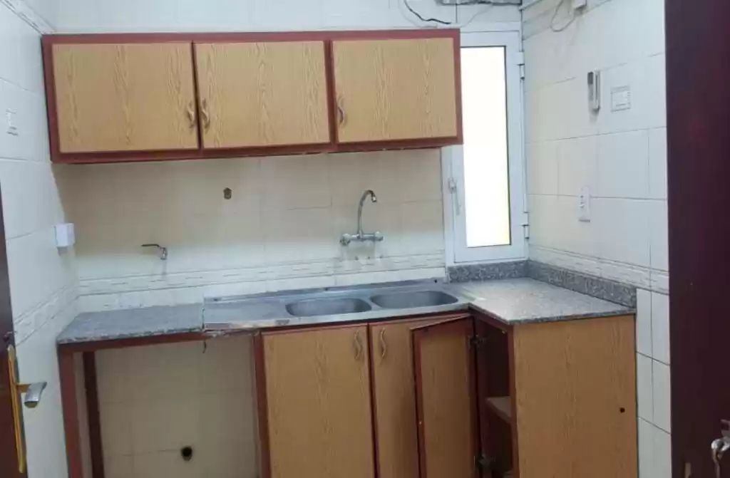 سكني عقار جاهز 3 غرف  غير مفروش شقة  للإيجار في السد , الدوحة #13059 - 1  صورة 