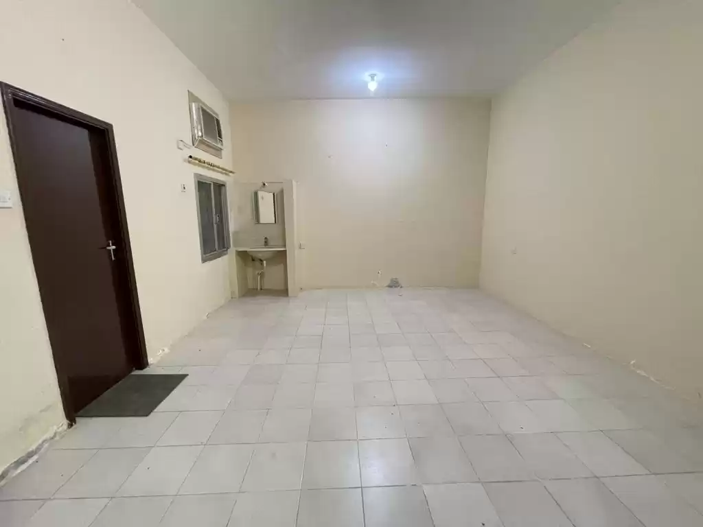 Residential Ready Property 2 Bedrooms U/F Apartment  for rent in Al Sadd , Doha #13061 - 1  image 