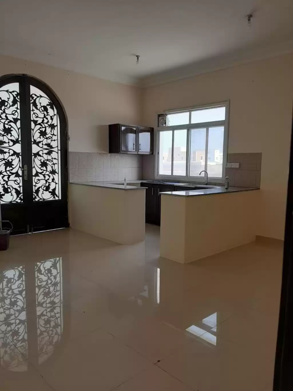 Residential Ready Property 1 Bedroom U/F Apartment  for rent in Al Sadd , Doha #13062 - 1  image 