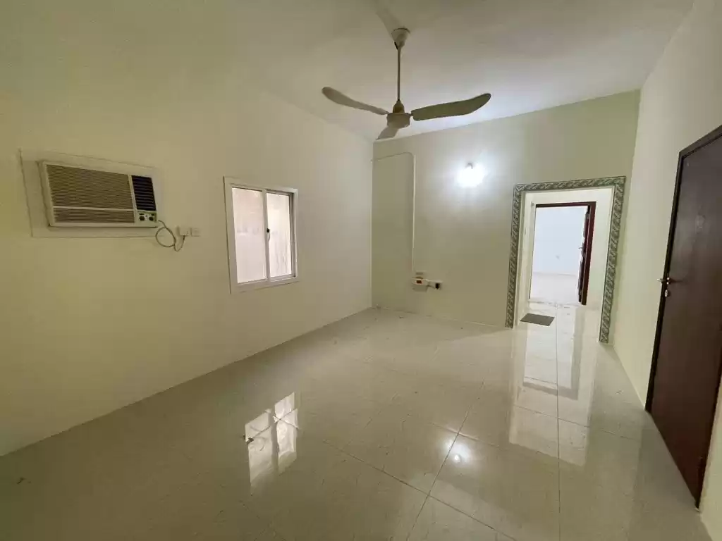 Residential Ready Property 2 Bedrooms U/F Apartment  for rent in Al Sadd , Doha #13067 - 1  image 