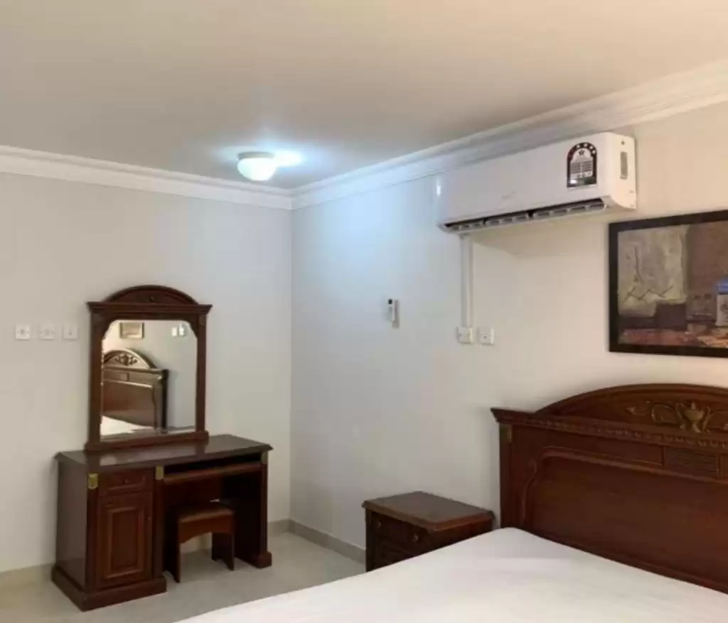 Жилой Готовая недвижимость 1 спальня Ж/Ж Квартира  в аренду в Доха #13078 - 1  image 