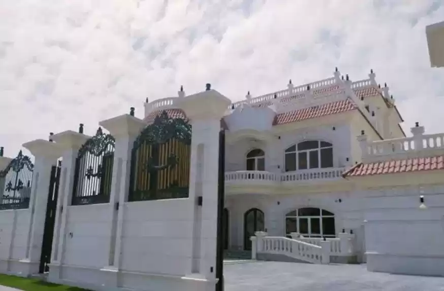 Résidentiel Propriété prête 7+ chambres U / f Villa autonome  à vendre au Al-Sadd , Doha #13080 - 1  image 