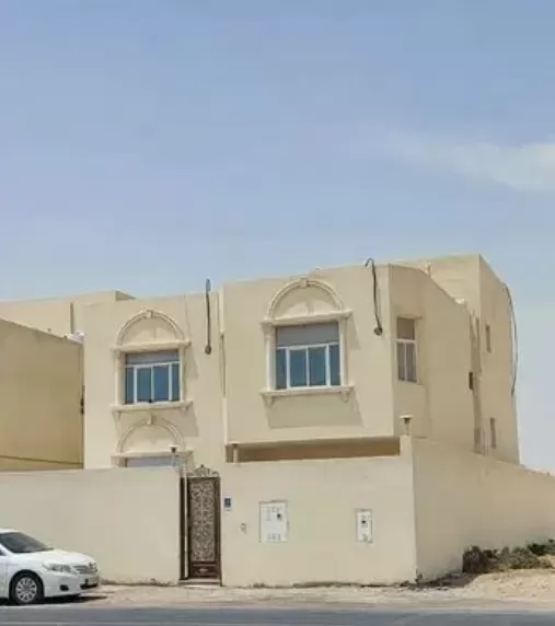 Residential Ready Property 2 Bedrooms U/F Standalone Villa  for sale in Al-Sakhama , Al-Daayen #13085 - 1  image 