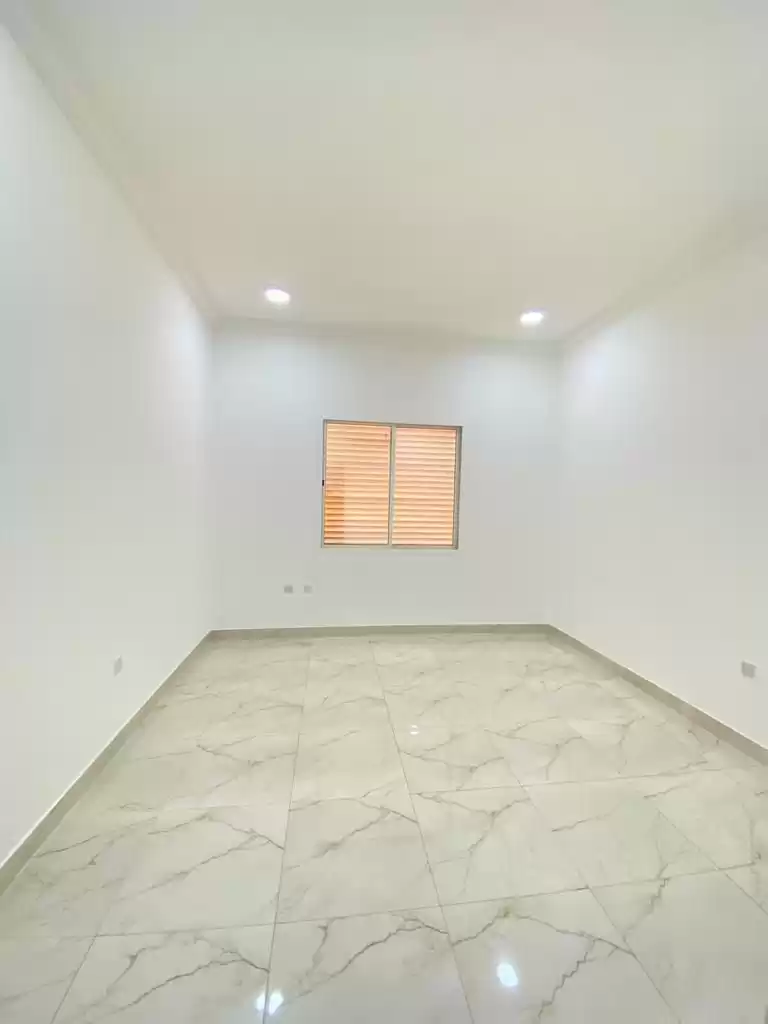 Residential Ready Property 1 Bedroom U/F Apartment  for rent in Al Sadd , Doha #13100 - 1  image 