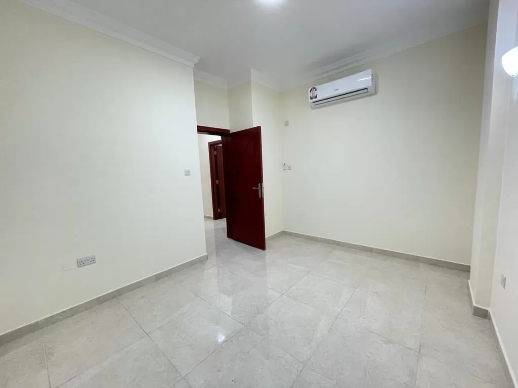 Residential Ready Property 2 Bedrooms U/F Apartment  for rent in Al Sadd , Doha #13111 - 1  image 