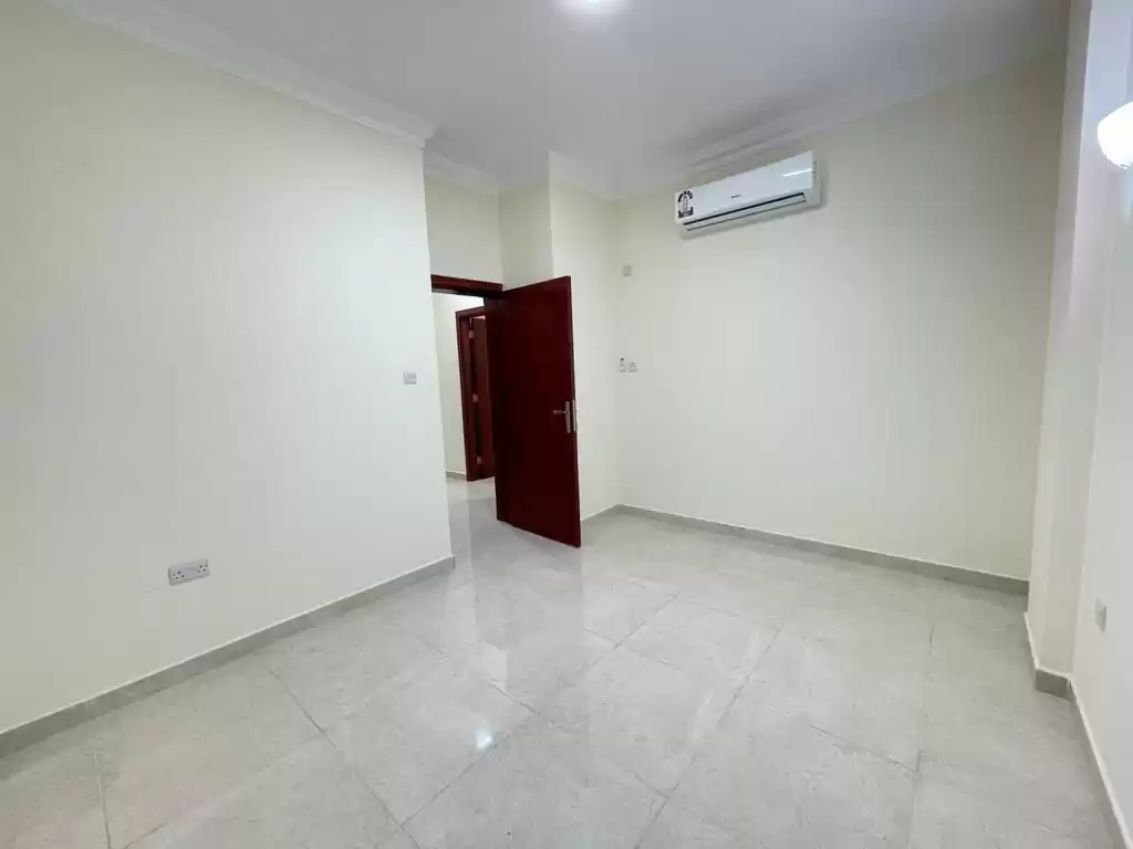 yerleşim Hazır Mülk 2 yatak odası U/F Apartman  kiralık içinde Al Sadd , Doha #13111 - 1  image 