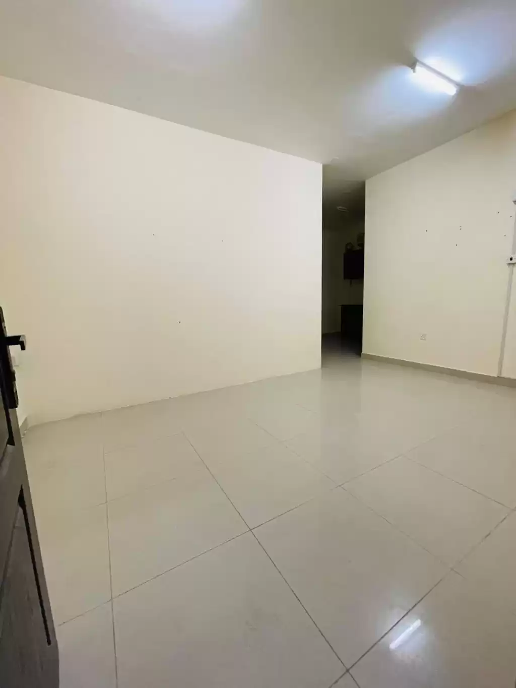 Wohn Klaar eigendom 1 Schlafzimmer U/F Wohnung  zu vermieten in Doha #13122 - 1  image 