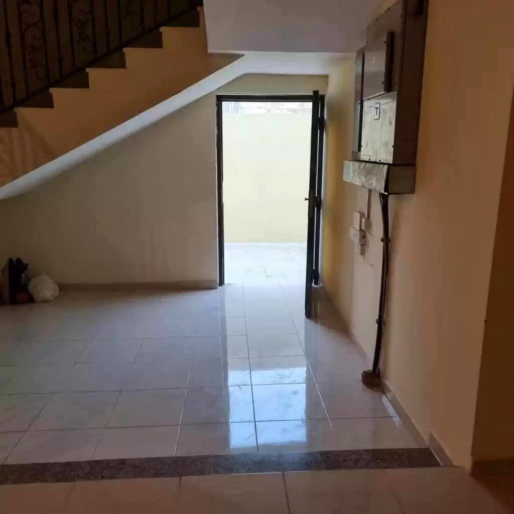Residential Ready Property 3 Bedrooms U/F Apartment  for rent in Al Sadd , Doha #13123 - 1  image 