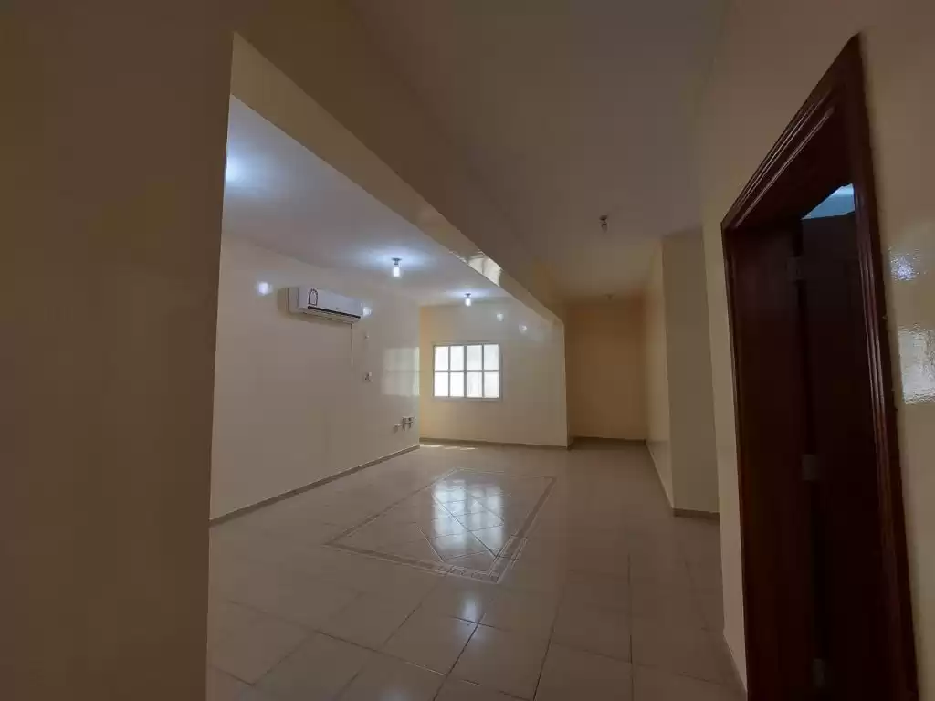 Residential Ready Property 3 Bedrooms U/F Apartment  for rent in Al Sadd , Doha #13125 - 1  image 