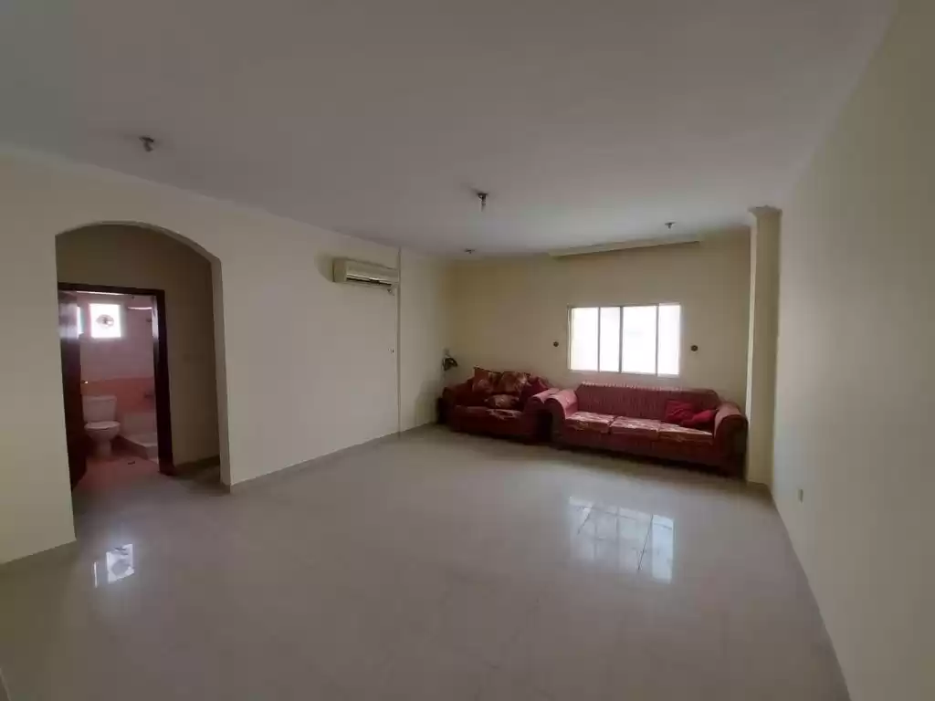 Residential Ready Property 2 Bedrooms U/F Apartment  for rent in Al Sadd , Doha #13127 - 1  image 