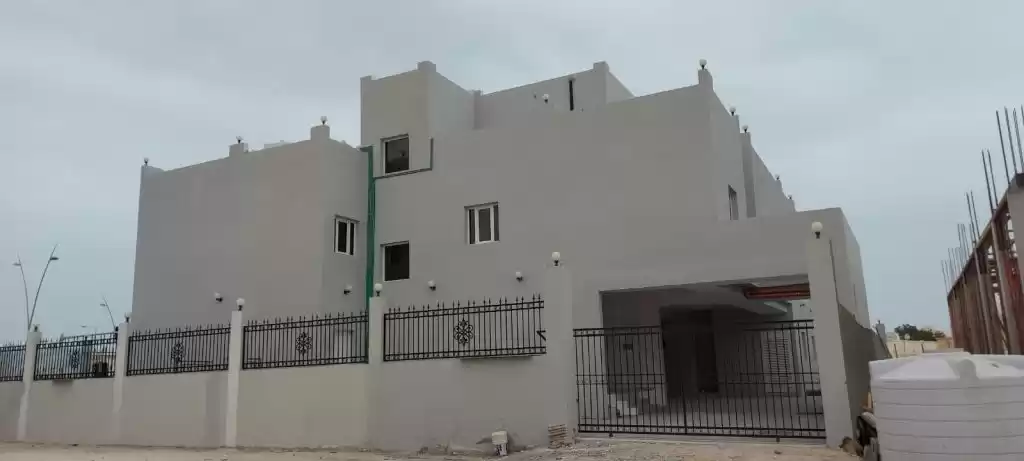 Residencial Listo Propiedad 7+ habitaciones U / F Apartamento  alquiler en al-sad , Doha #13128 - 1  image 