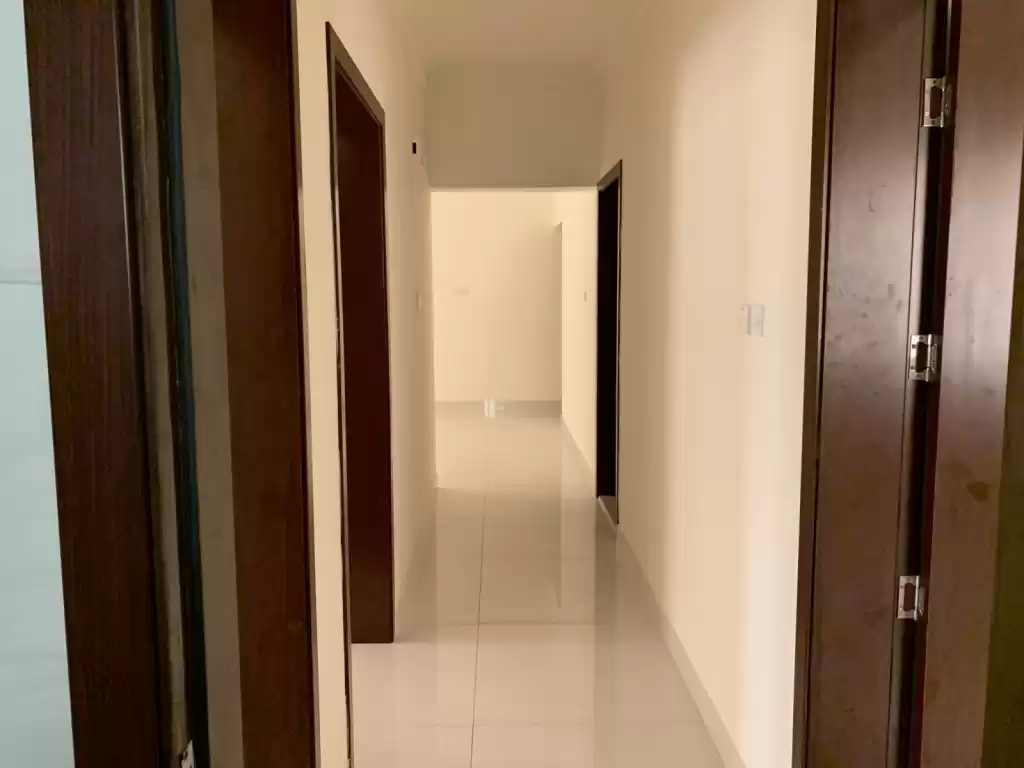 Residential Ready Property 3 Bedrooms U/F Apartment  for rent in Al Sadd , Doha #13129 - 1  image 