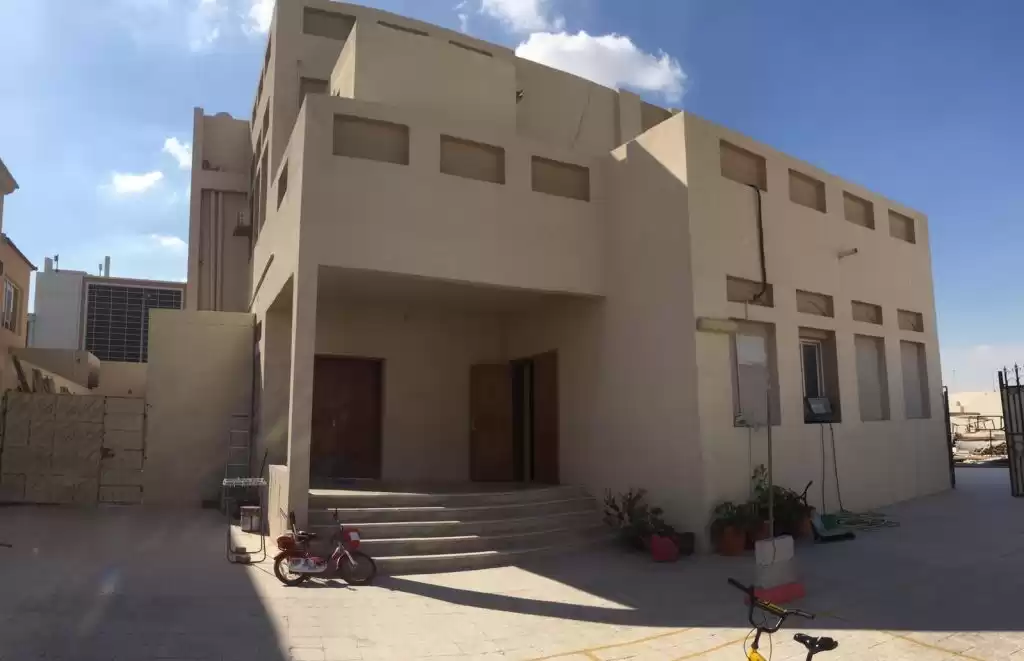 Résidentiel Propriété prête 1 chambre U / f Appartement  a louer au Al-Sadd , Doha #13132 - 1  image 