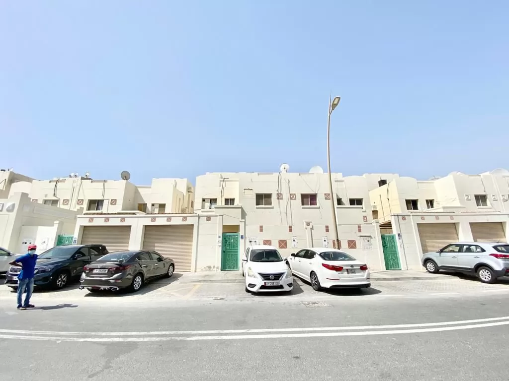 Жилой Готовая недвижимость 1 спальня Н/Ф Квартира  в аренду в Доха #13134 - 1  image 