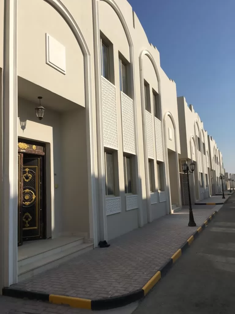 Residential Ready Property 5 Bedrooms U/F Villa in Compound  for rent in Al Sadd , Doha #13137 - 1  image 
