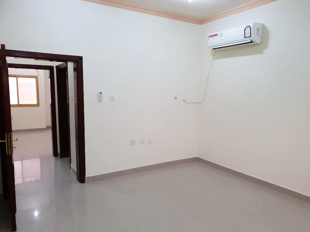 Residential Ready Property 1 Bedroom U/F Apartment  for rent in Al-Dafna , Doha-Qatar #13142 - 1  image 