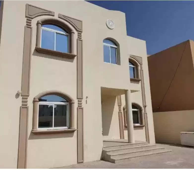 yerleşim Hazır Mülk 7 Yatak Odası U/F Müstakil Villa  satılık içinde Al Sadd , Doha #13150 - 1  image 