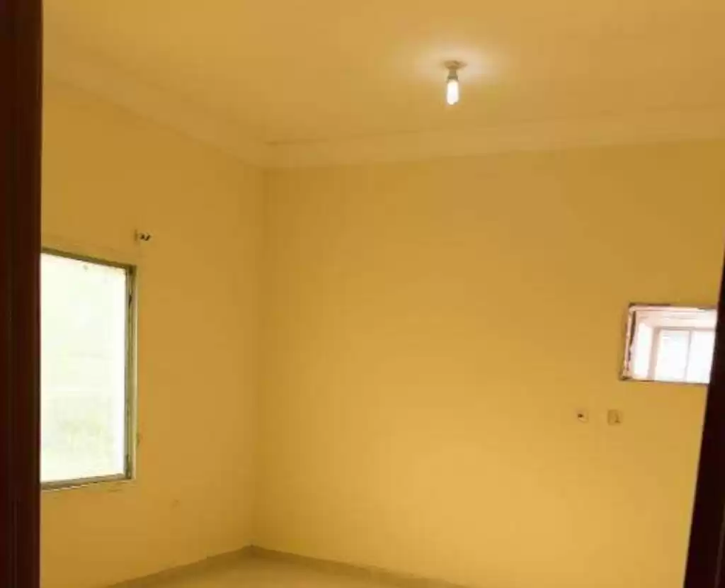Жилой Готовая недвижимость 1 спальня Н/Ф Квартира  в аренду в Доха #13151 - 1  image 