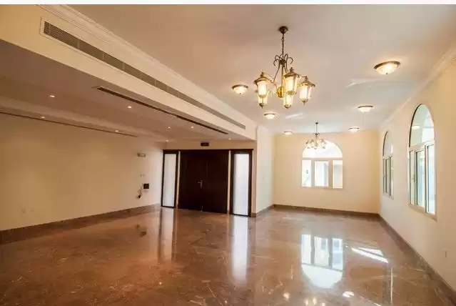 Residential Ready Property 5 Bedrooms U/F Villa in Compound  for rent in Al Sadd , Doha #13172 - 1  image 