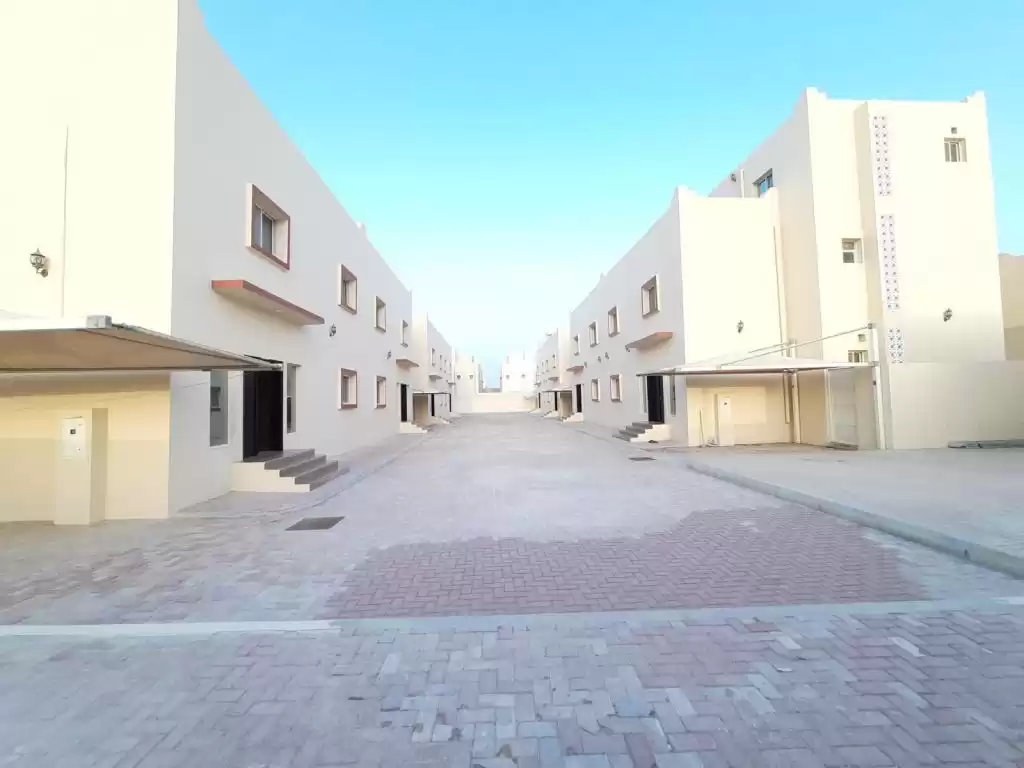 yerleşim Hazır Mülk 6 Yatak Odası S/F Site İçinde Villa  kiralık içinde Al Sadd , Doha #13177 - 1  image 