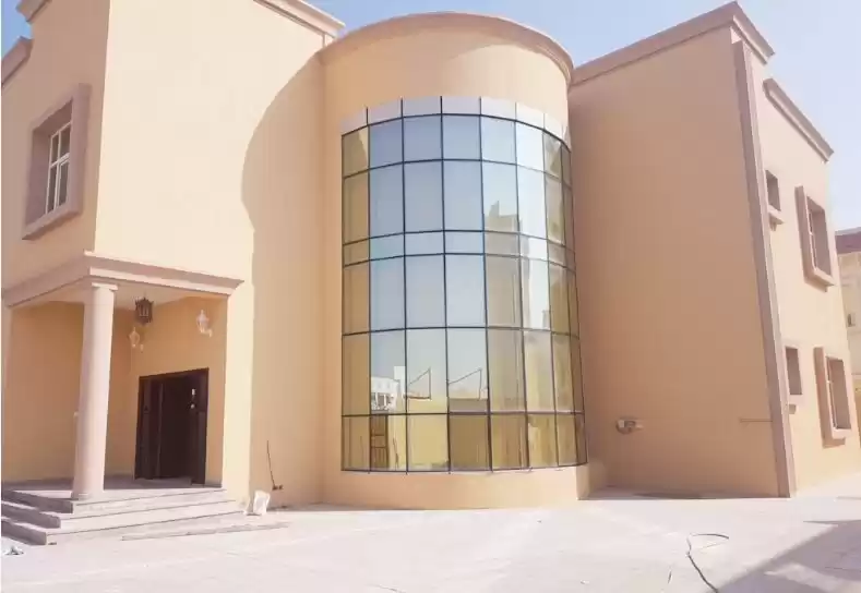Residencial Listo Propiedad 6 habitaciones U / F Villa Standerlone  alquiler en al-sad , Doha #13178 - 1  image 