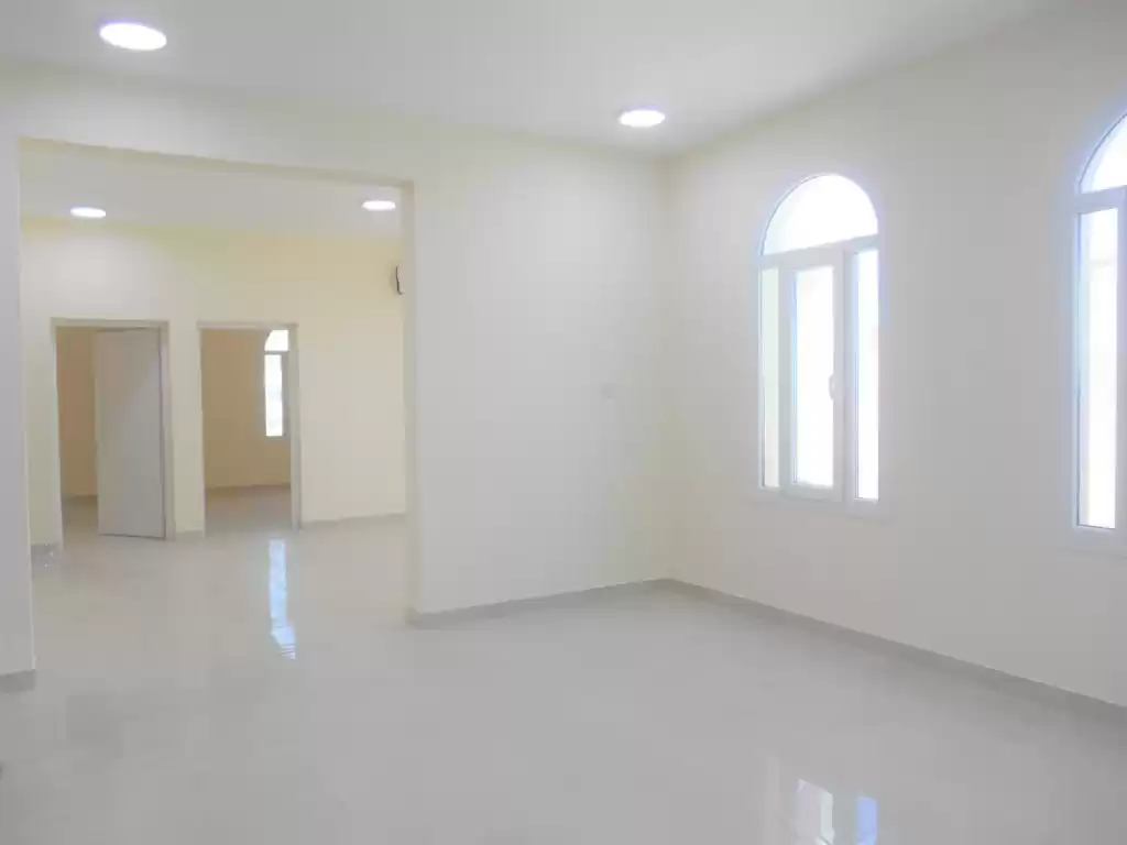 yerleşim Hazır Mülk 6 Yatak Odası U/F Müstakil Villa  kiralık içinde Al Sadd , Doha #13194 - 1  image 