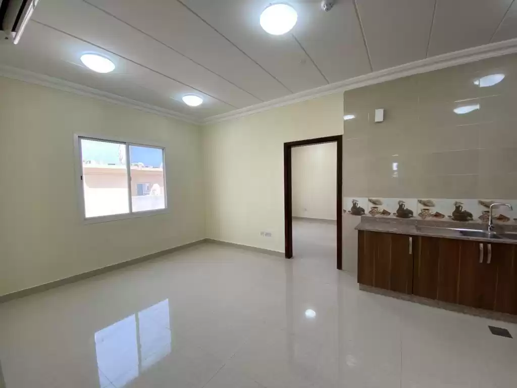 Жилой Готовая недвижимость 2 спальни Н/Ф Квартира  в аренду в Аль-Садд , Доха #13200 - 1  image 