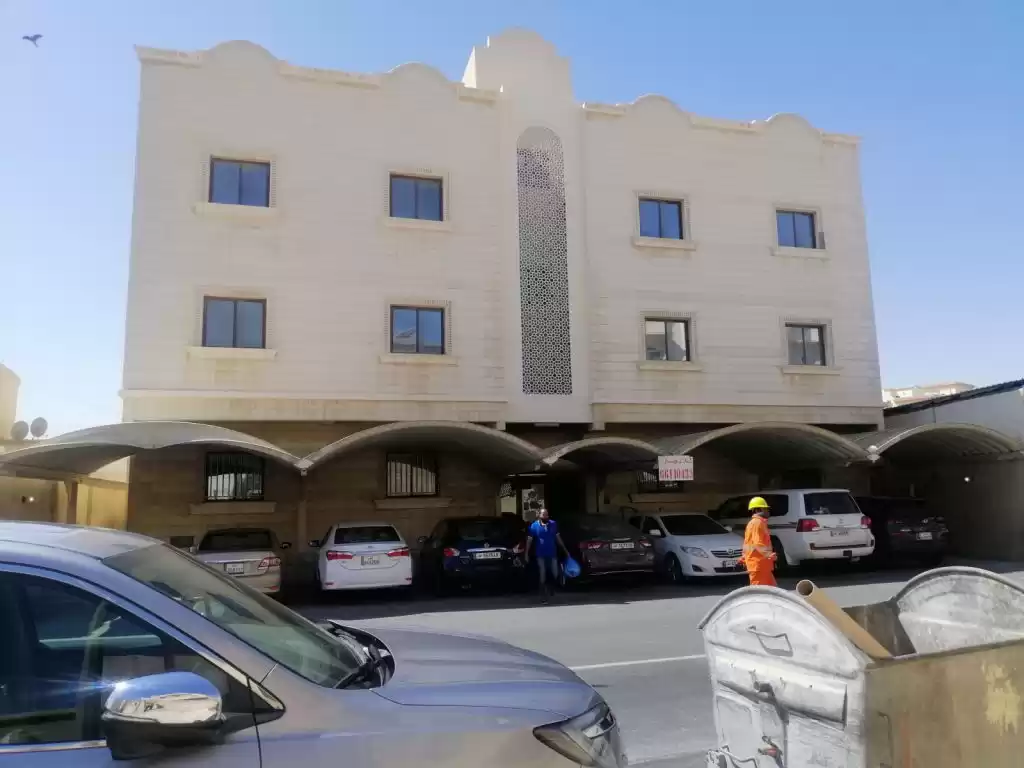 Résidentiel Propriété prête 1 chambre S / F Appartement  a louer au Al-Sadd , Doha #13207 - 1  image 
