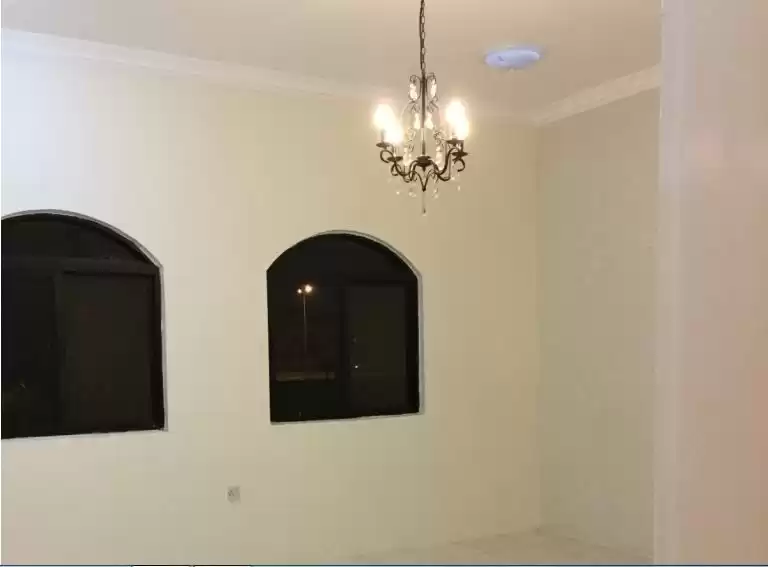 Residential Ready Property 2 Bedrooms U/F Standalone Villa  for rent in Al Sadd , Doha #13221 - 1  image 