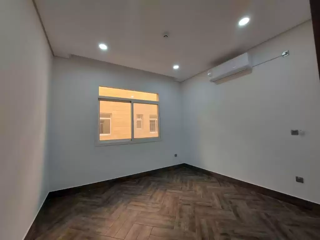 Wohn Klaar eigendom 2 Schlafzimmer U/F Wohnung  zu vermieten in Al Sadd , Doha #13228 - 1  image 
