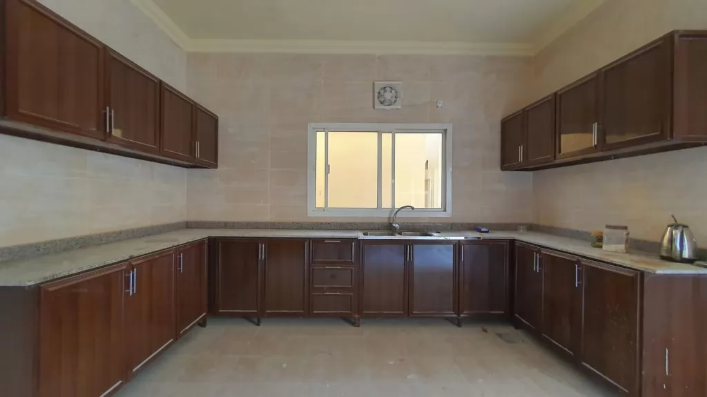 Residential Ready Property 4 Bedrooms U/F Villa in Compound  for rent in Al-Rayyan #13230 - 1  image 