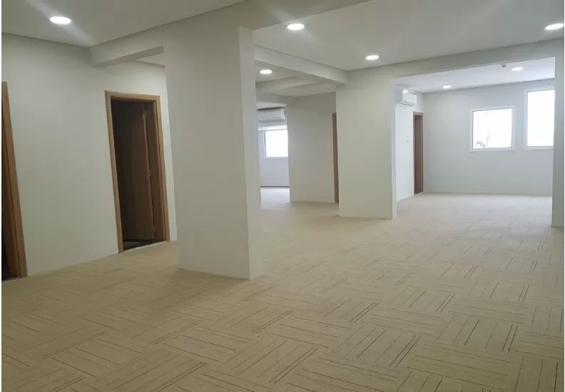 Коммерческий Готовая недвижимость Н/Ф Полный этаж  в аренду в Аль-Садд , Доха #13280 - 1  image 
