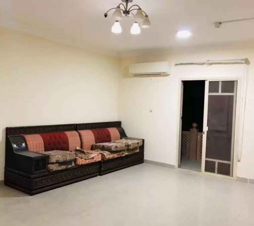 Wohn Klaar eigendom 2 Schlafzimmer F/F Wohnung  zu vermieten in Al Sadd , Doha #13282 - 1  image 