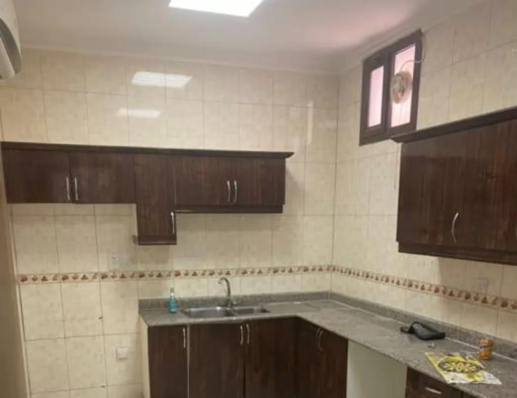 Residential Ready Property 2 Bedrooms U/F Apartment  for rent in Doha #13330 - 3  image 