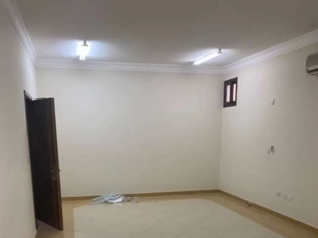 Residential Ready Property 2 Bedrooms U/F Apartment  for rent in Doha #13330 - 1  image 