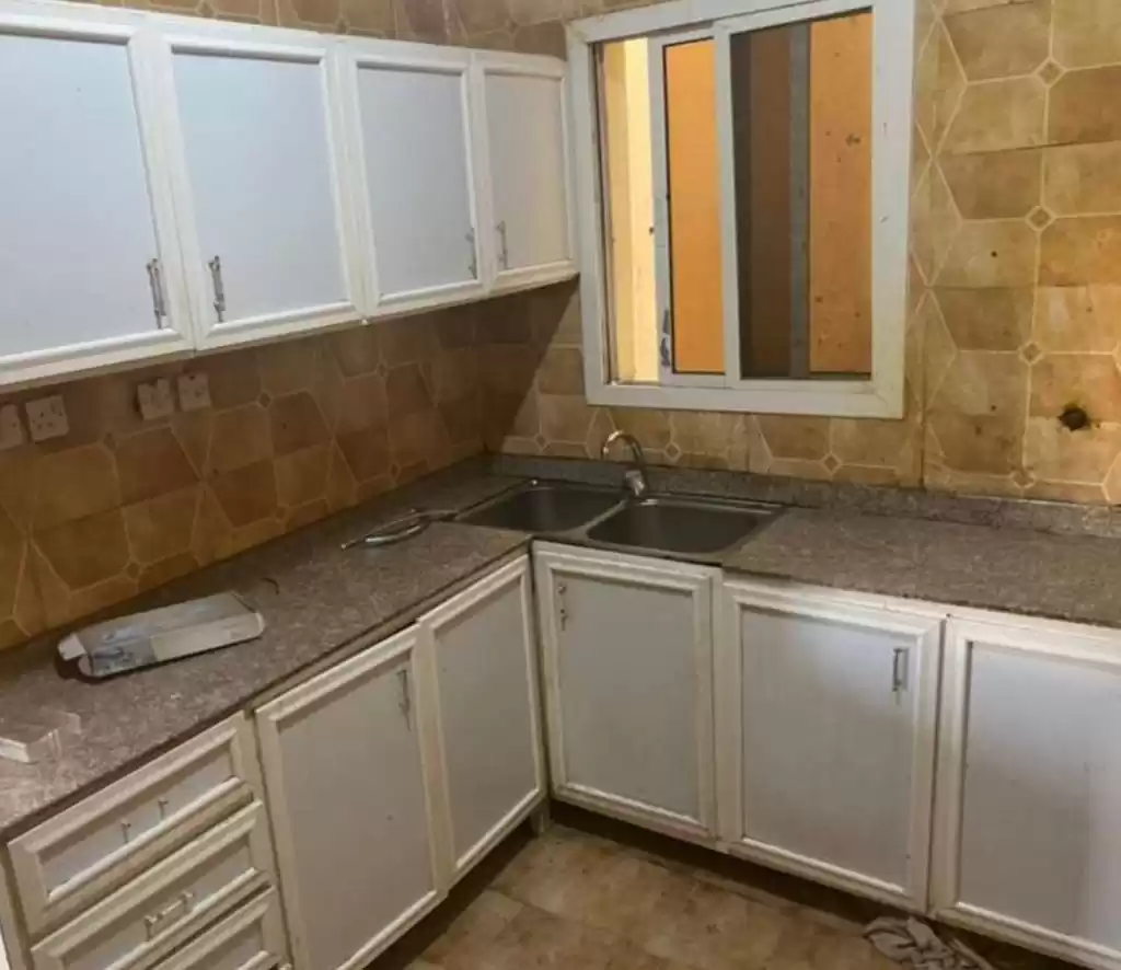 Wohn Klaar eigendom 2 Schlafzimmer U/F Wohnung  zu vermieten in Al Sadd , Doha #13332 - 1  image 