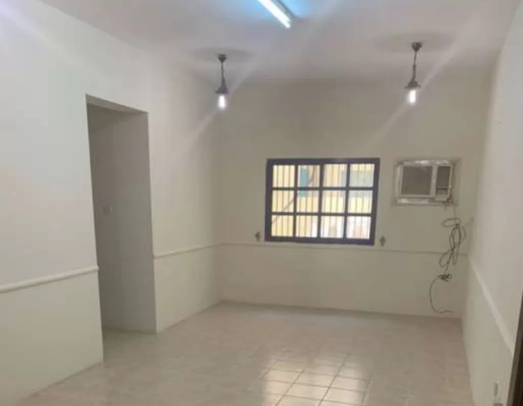 Residential Ready Property 2 Bedrooms U/F Apartment  for rent in Al-Nasr , Doha-Qatar #13335 - 1  image 