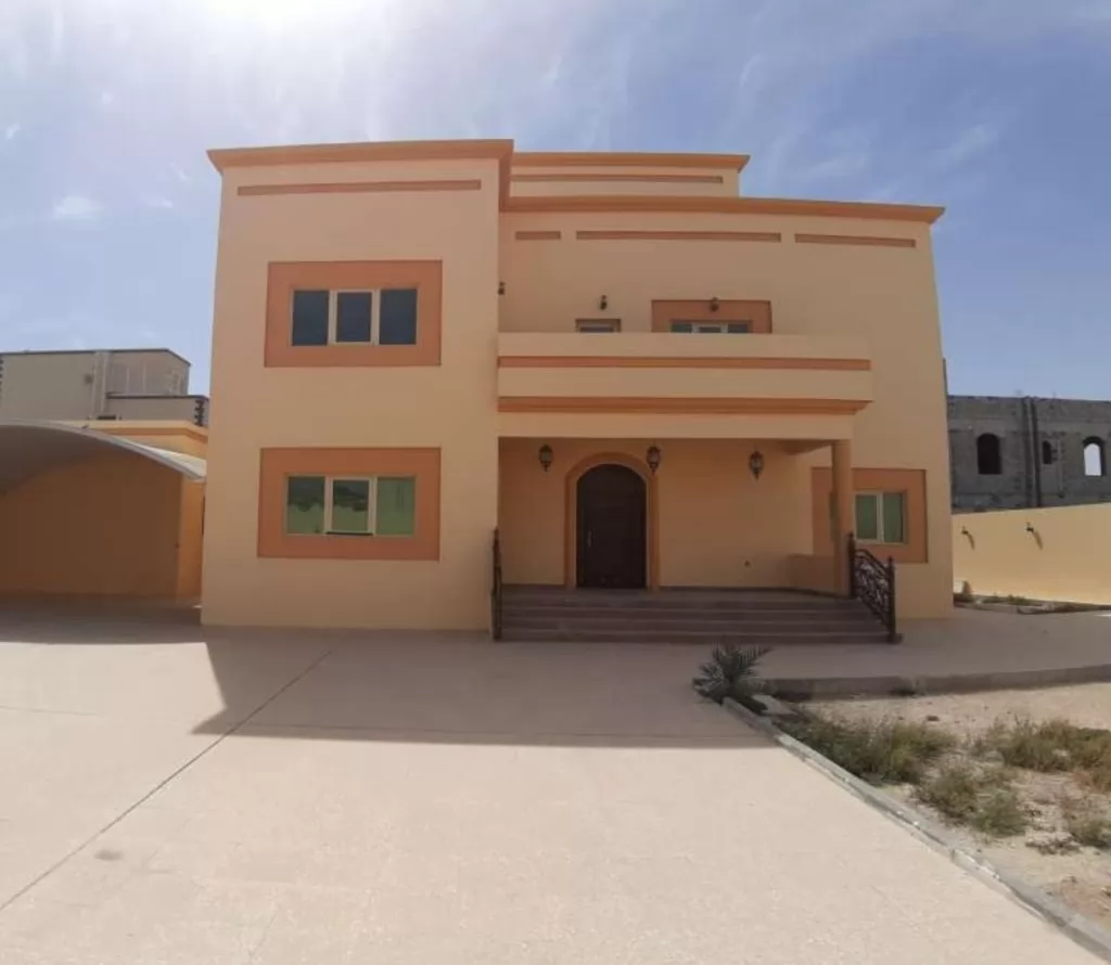 Residential Ready Property 1 Bedroom U/F Apartment  for rent in Al Wakrah #13336 - 1  image 