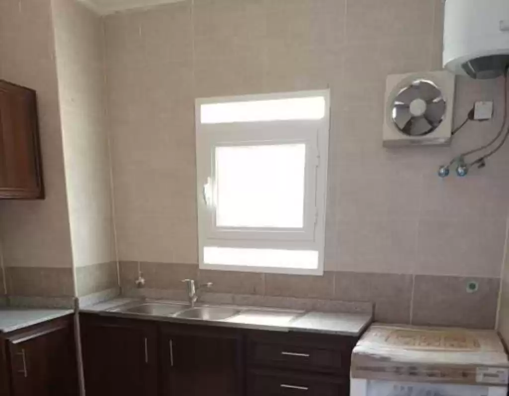 Wohn Klaar eigendom 1 Schlafzimmer U/F Wohnung  zu vermieten in Al Sadd , Doha #13337 - 1  image 