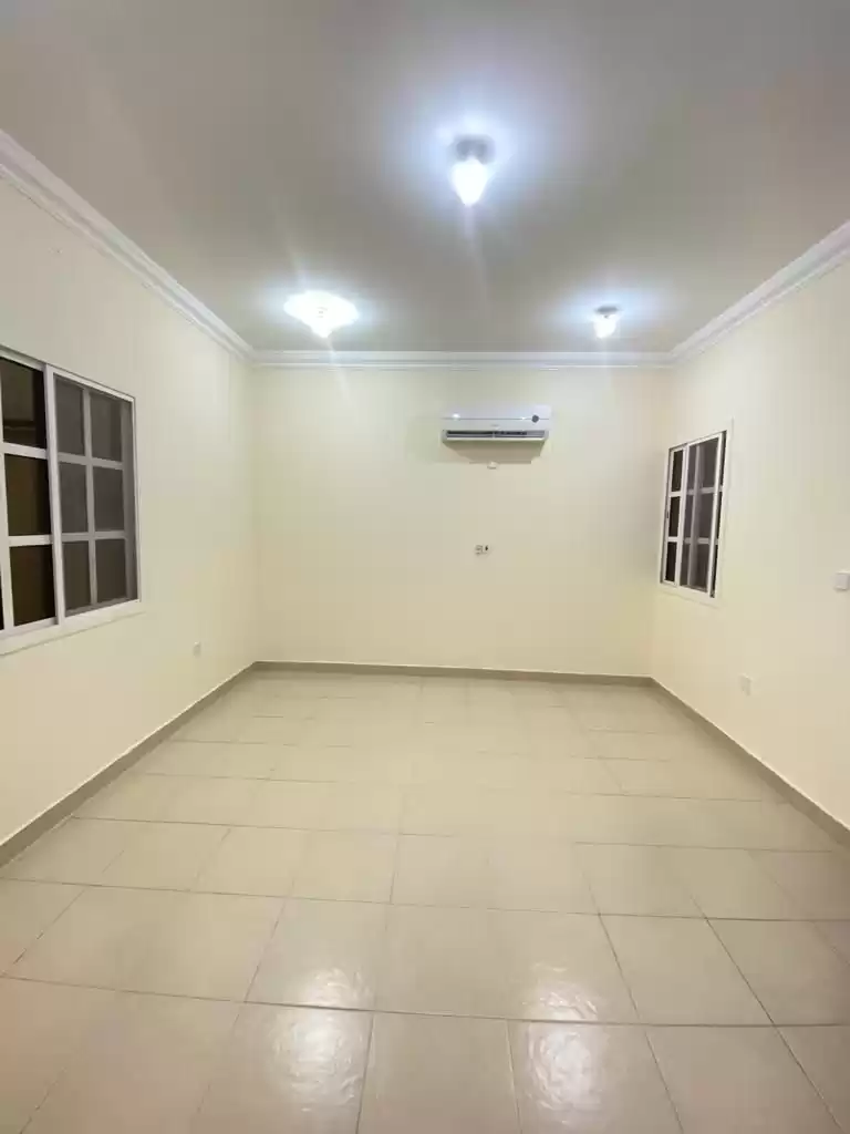 Residential Ready Property 3 Bedrooms U/F Apartment  for rent in Al Sadd , Doha #13345 - 1  image 