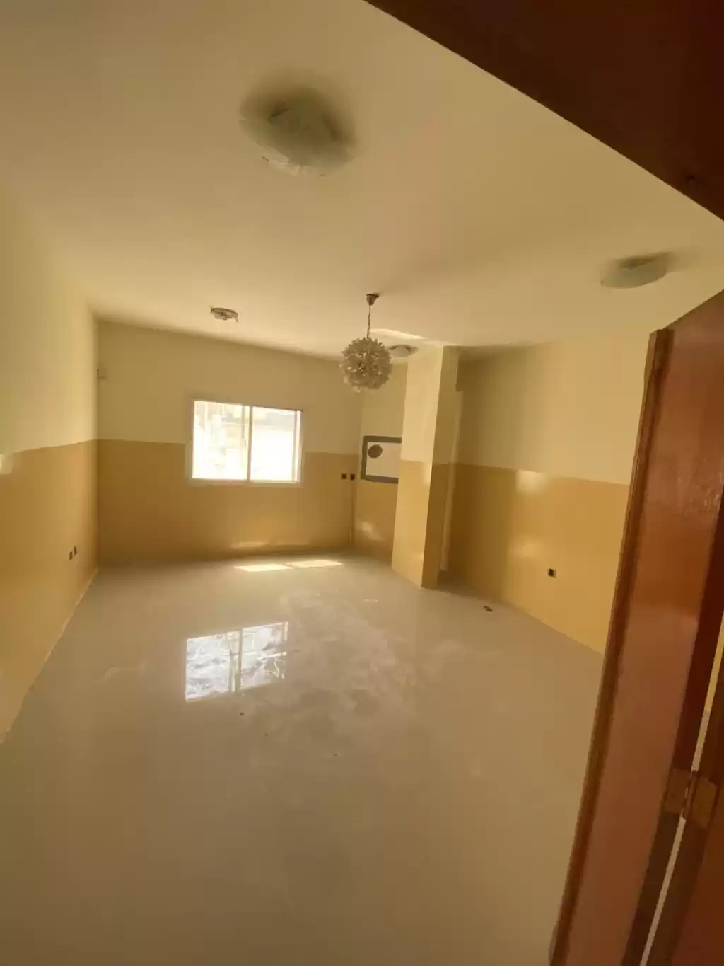 Wohn Klaar eigendom 2 Schlafzimmer U/F Wohnung  zu vermieten in Al Sadd , Doha #13349 - 1  image 