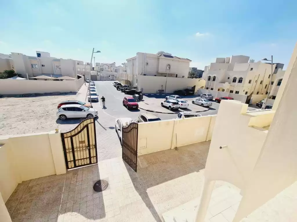 Жилой Готовая недвижимость 2 спальни Н/Ф Квартира  в аренду в Аль-Садд , Доха #13361 - 1  image 
