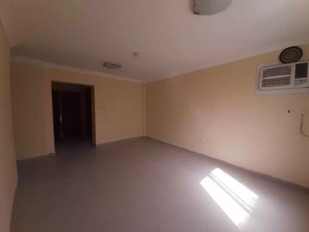 Residential Ready Property 2 Bedrooms U/F Apartment  for rent in Al Sadd , Doha #13363 - 1  image 