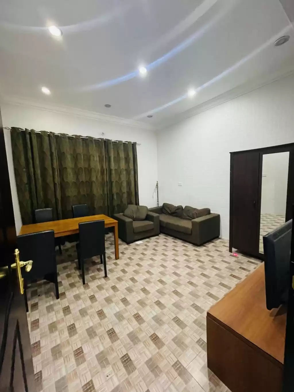 Wohn Klaar eigendom 1 Schlafzimmer F/F Wohnung  zu vermieten in Al Sadd , Doha #13366 - 1  image 