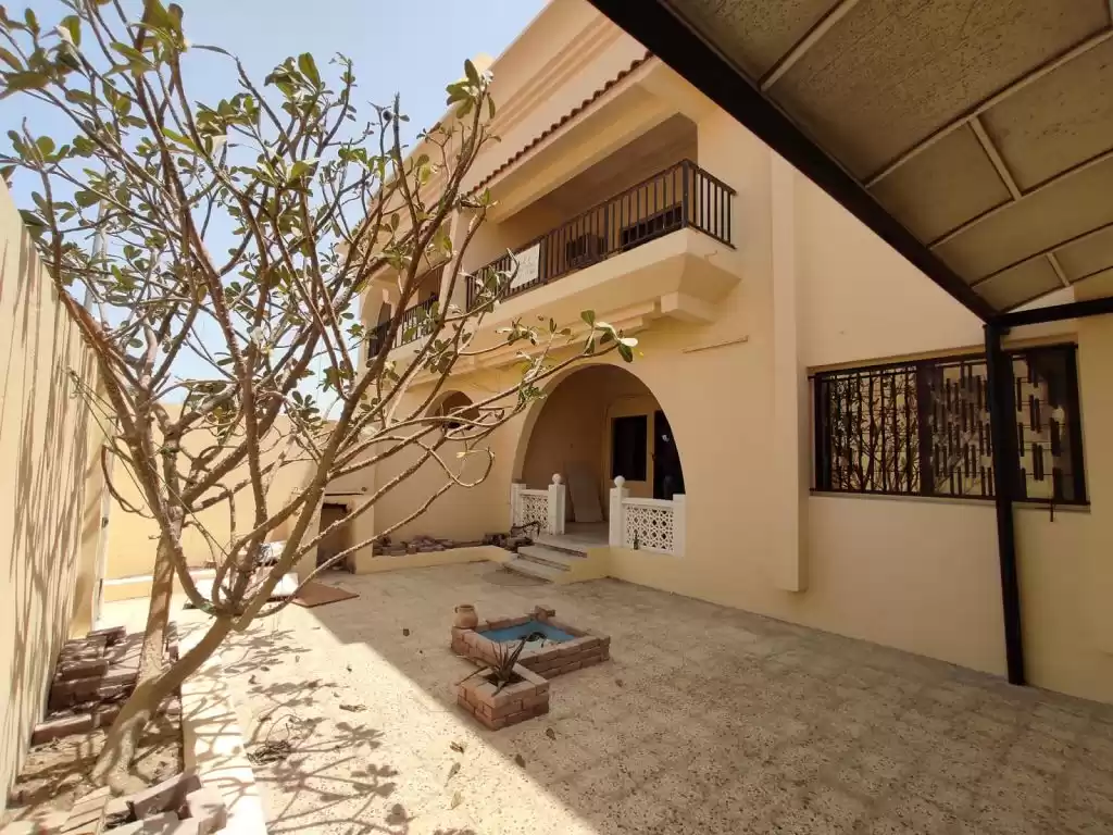 Residential Ready Property 7+ Bedrooms U/F Standalone Villa  for rent in Doha #13367 - 1  image 