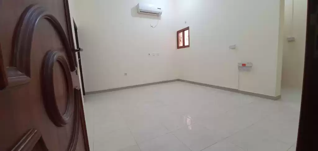 Residential Ready Property 1 Bedroom U/F Apartment  for rent in Al Sadd , Doha #13372 - 1  image 