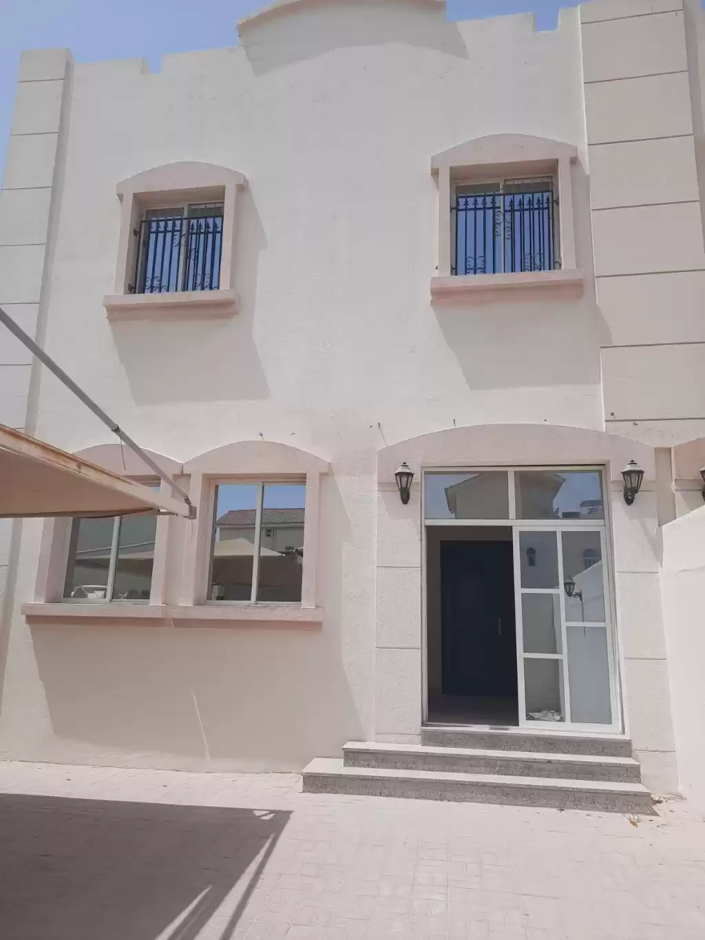 Résidentiel Propriété prête 3 chambres U / f Villa autonome  a louer au Al-Sadd , Doha #13390 - 1  image 